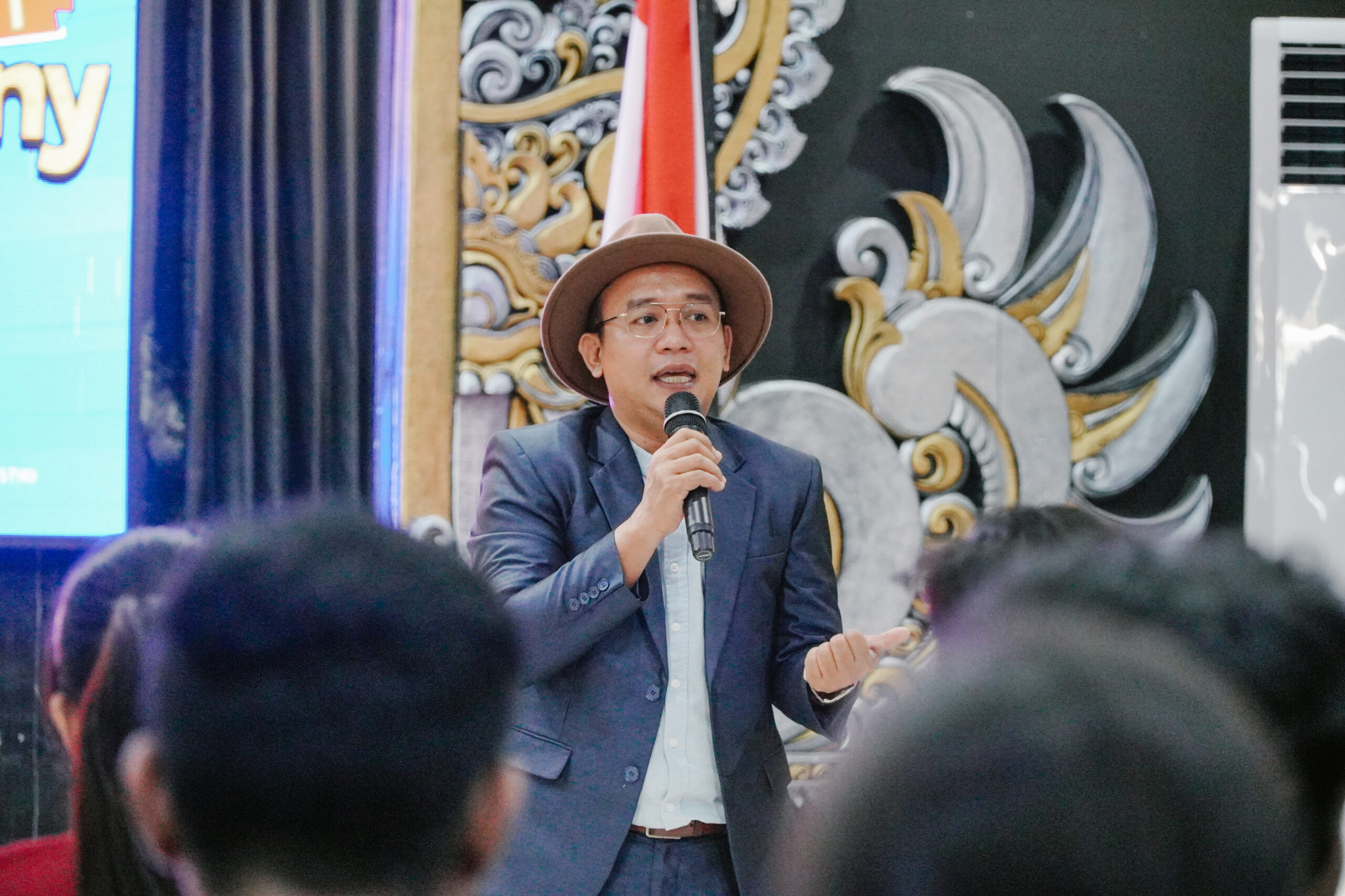 Kemahasiswaan INSTIKI Gelar Pelatihan Public Speaking MC, Dimentori Coach Dody Yosandra!