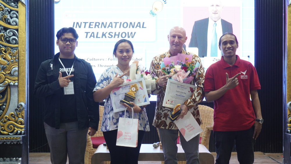 Gelar International Talkshow, English Club of INSTIKI Ajak Generasi Muda Tingkatkan Skill Komunikasi Lintas Budaya