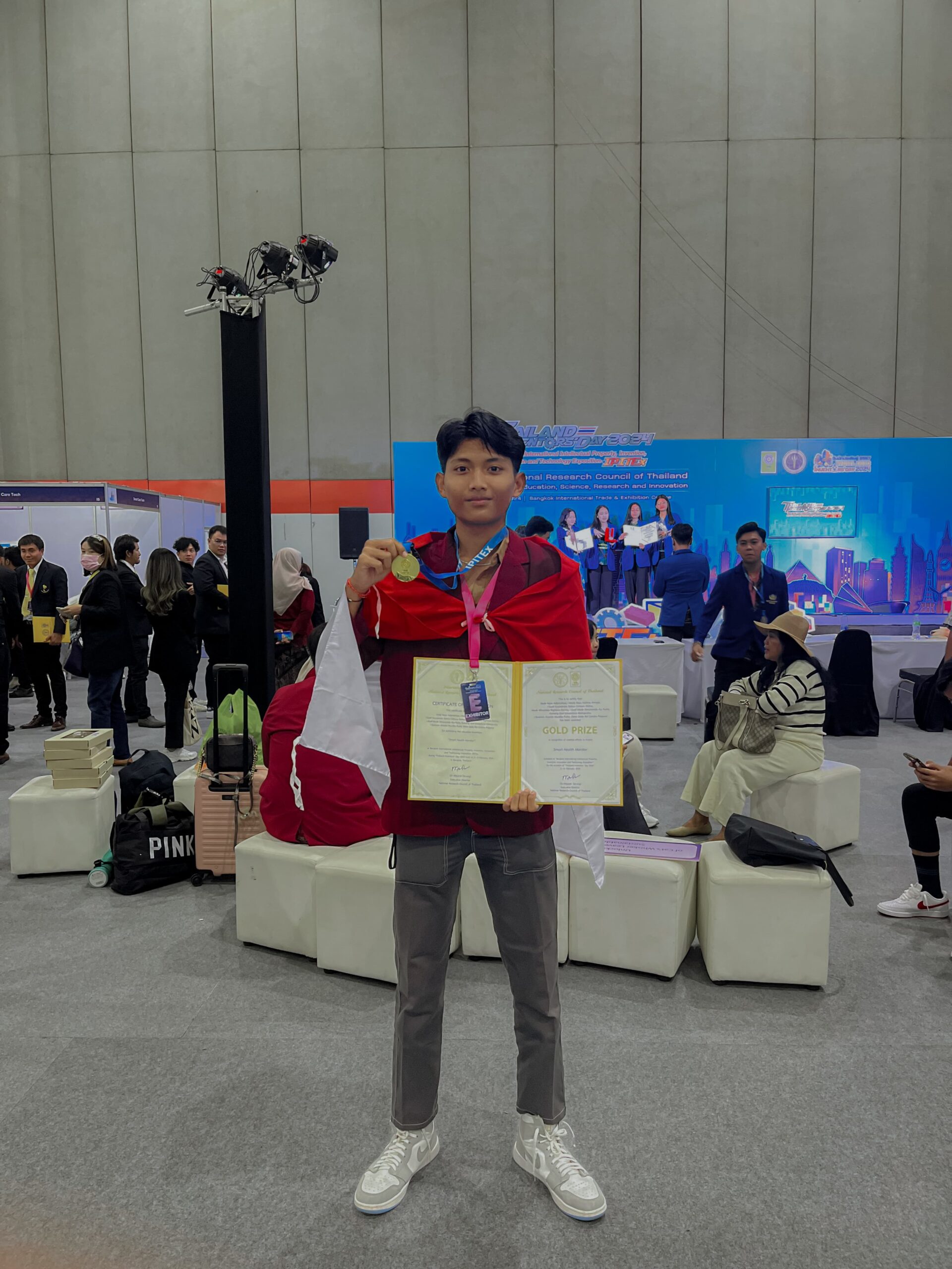 Bersaing di Kancah Internasional, Mahasiswa INSTIKI Raih Gold Medal IPITEx 2024 di Thailand!
