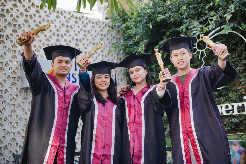 Perempuan Berpendidikan